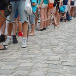 queing for the golf course